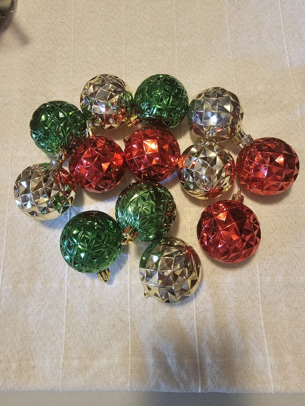 Classic Christmas Ornament Set – Red, Green & Gold Geometric Holiday Décor